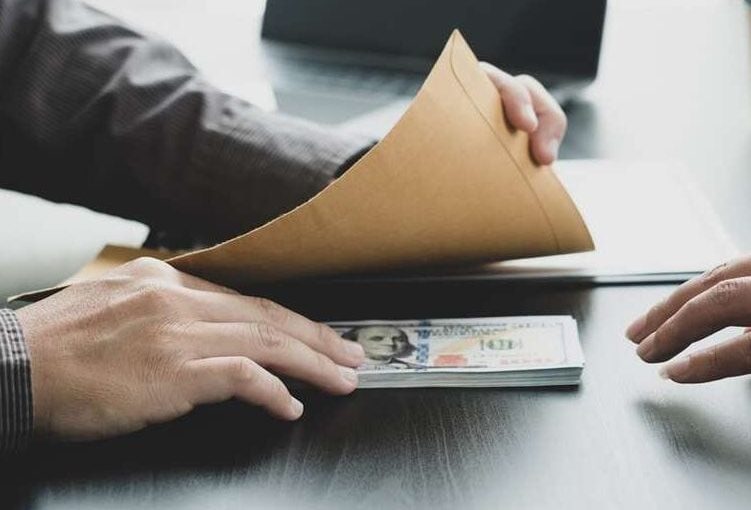 Бізнес-Зрада: Посадовець ДПС та Син Уникають Санкцій Завдяки Російському Партнеру