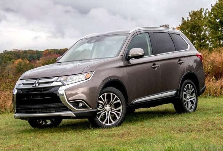Чиновник Пенсійного Фонду Хмельниччини придбав Mitsubishi Outlander за значну знижку