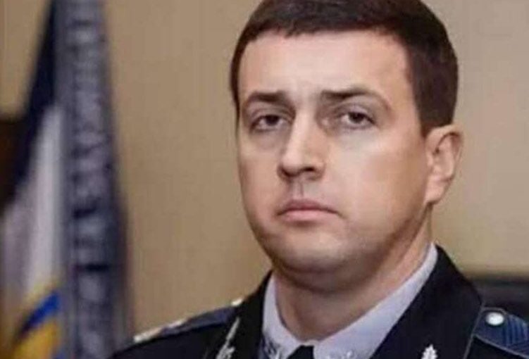 Декларації поліцейського: Скромність та питання