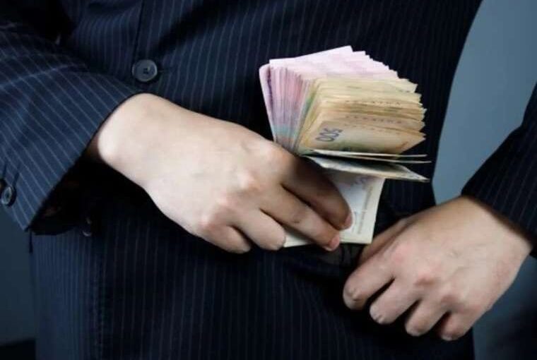 На Одещині адвоката оштрафували за хабар у три тисячі доларів