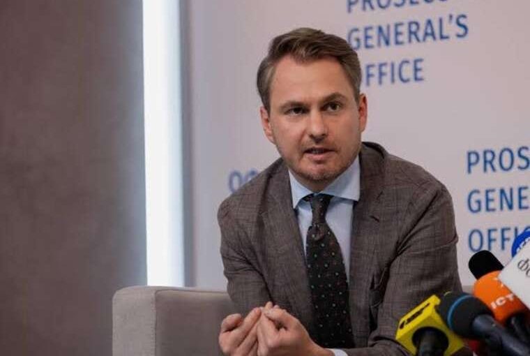 Зарплата Руслана Кравченка: чому сума зросла після відставки