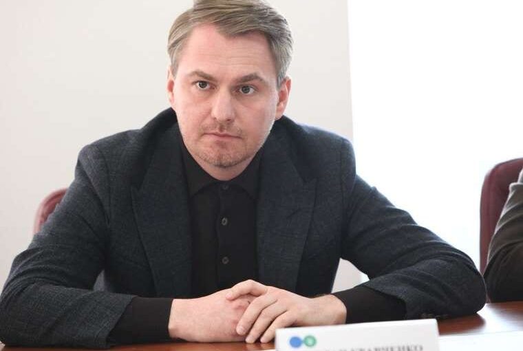 Генпрокурор Кравченко відбув до Франції на тлі внутрішніх конфліктів