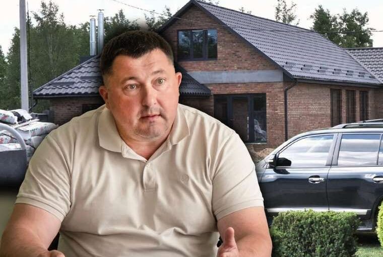 Мер Ковальчук приховує маєток, елітне авто та будинки біля водойми